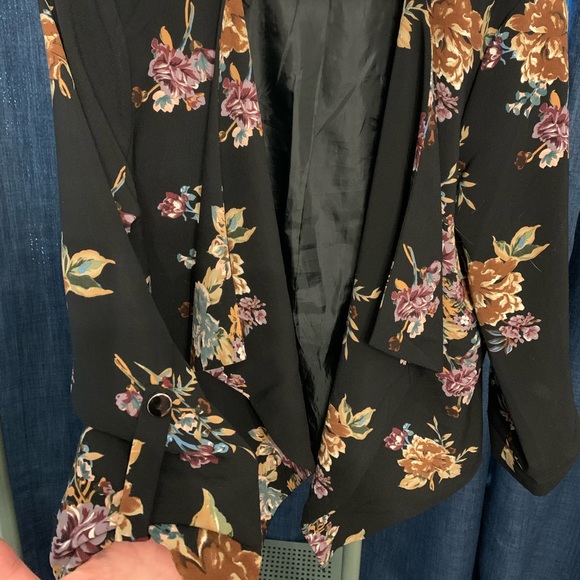 Blazer - Picture 2 of 4